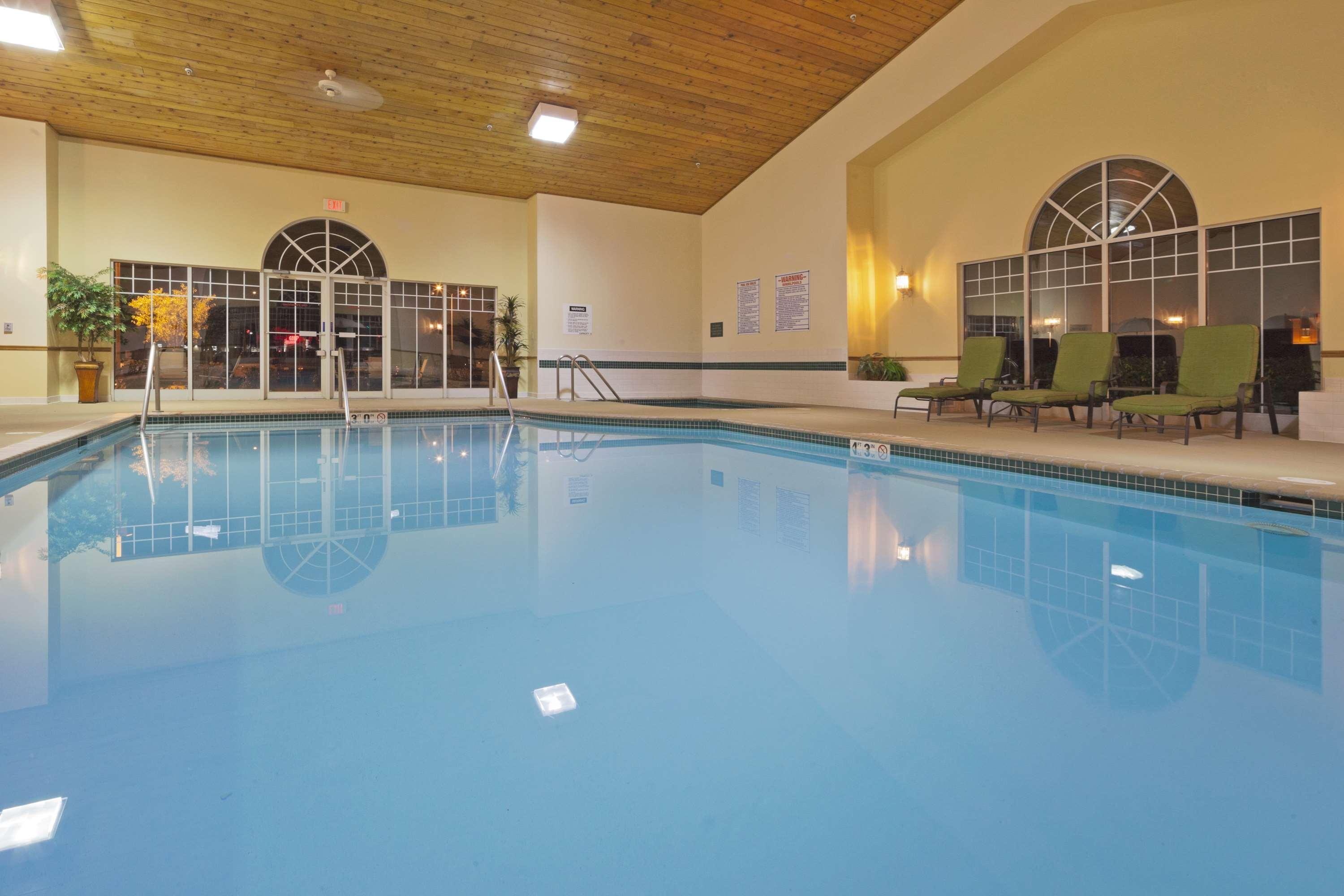 Country Inn & Suites By Radisson, Germantown, Wi ภายนอก รูปภาพ